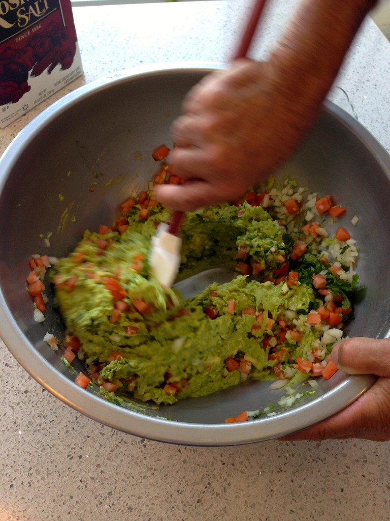 Spicy Guacamole #Spicy #Guacamole - www.thehungrytravelerblog.com