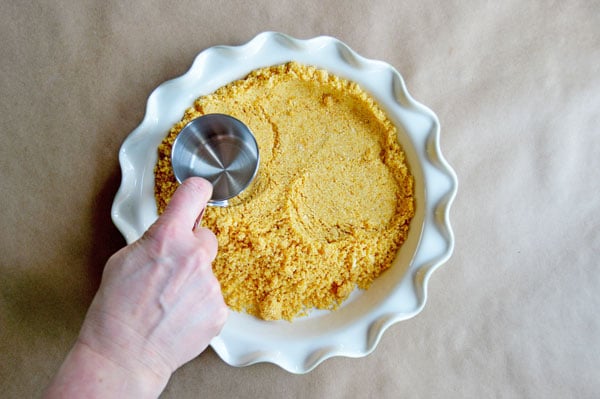 The EASIEST Graham Cracker Crust  with a step-by-step photo tutorial.  Perfect for cheesecakes, key lime pie, or peanut butter pie. | www.thehungrytravelerblog.com 