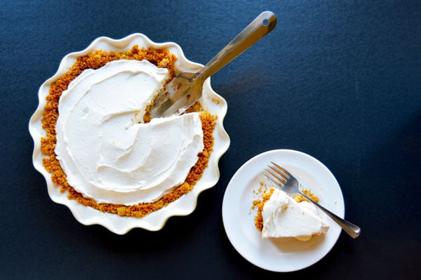 The EASIEST Graham Cracker Crust  with a step-by-step photo tutorial.  Perfect for cheesecakes, key lime pie, or peanut butter pie. | www.thehungrytravelerblog.com 