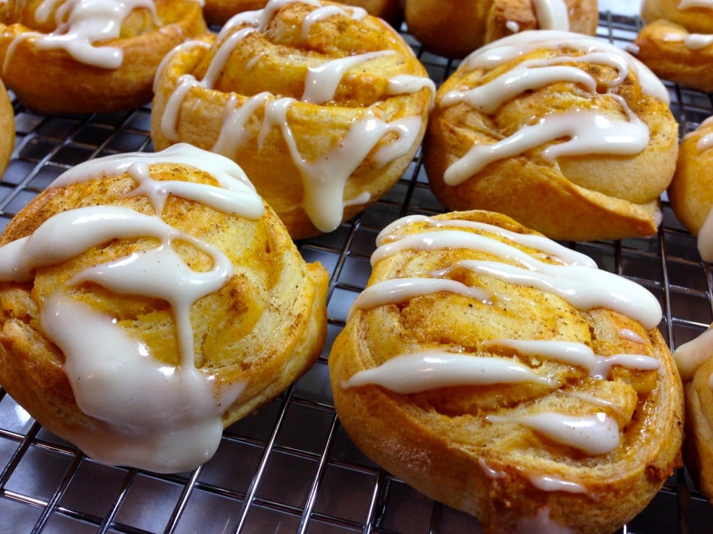 Pumpkin Cheesecake Crescent Roll Rounds. Easy, delicious, and perfect for fall! #pumpkin #cheesecake #fall #baking