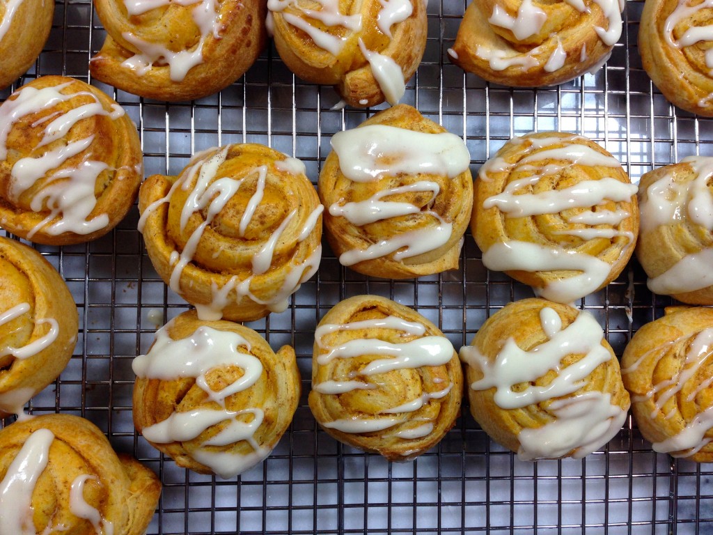 Pumpkin Cheesecake Crescent Roll Rounds #pumpkin #cheesecake #fall #baking 