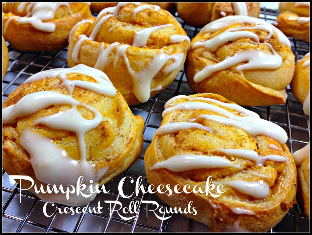 Pumpkin Cheesecake Crescent Roll Rounds - using crescent roll dough and an easy pumpkin cheesecake filling. Great for tailgates! | www.thehungrytravelerblog.com