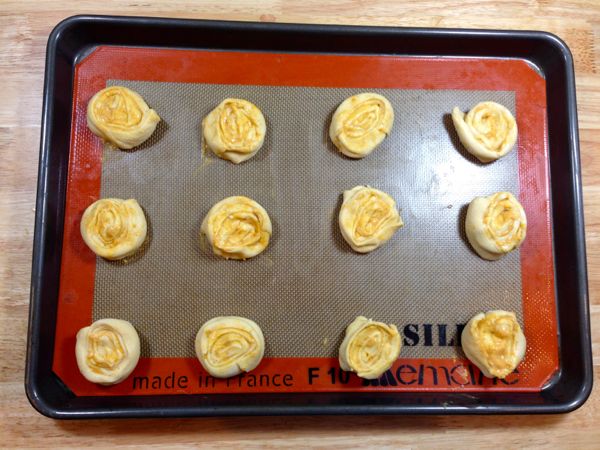 Pumpkin Cheesecake Crescent Roll Rounds