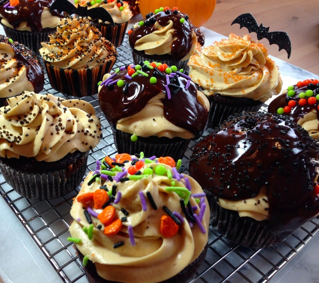 Peanut Butter & Chocolate Halloween Cupcakes #Cupcakes #Halloween #PeanutButter #Chocolate