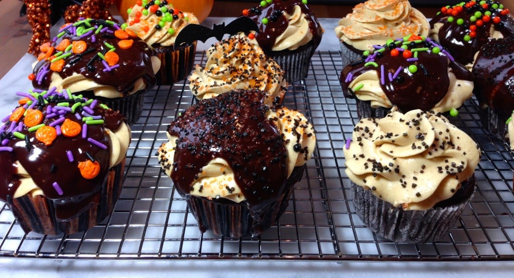 Peanut Butter & Chocolate Halloween Cupcakes #Cupcakes #Halloween #PeanutButter #Chocolate