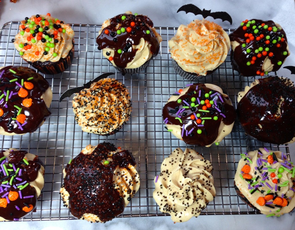 Peanut Butter & Chocolate Halloween Cupcakes #Cupcakes #Halloween #PeanutButter #Chocolate