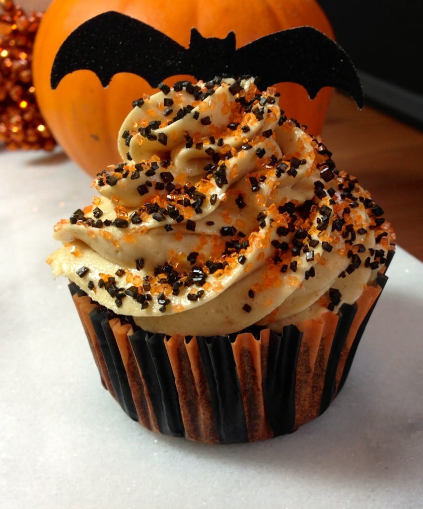 Peanut Butter & Chocolate Halloween Cupcakes #Cupcakes #Halloween #PeanutButter #Chocolate