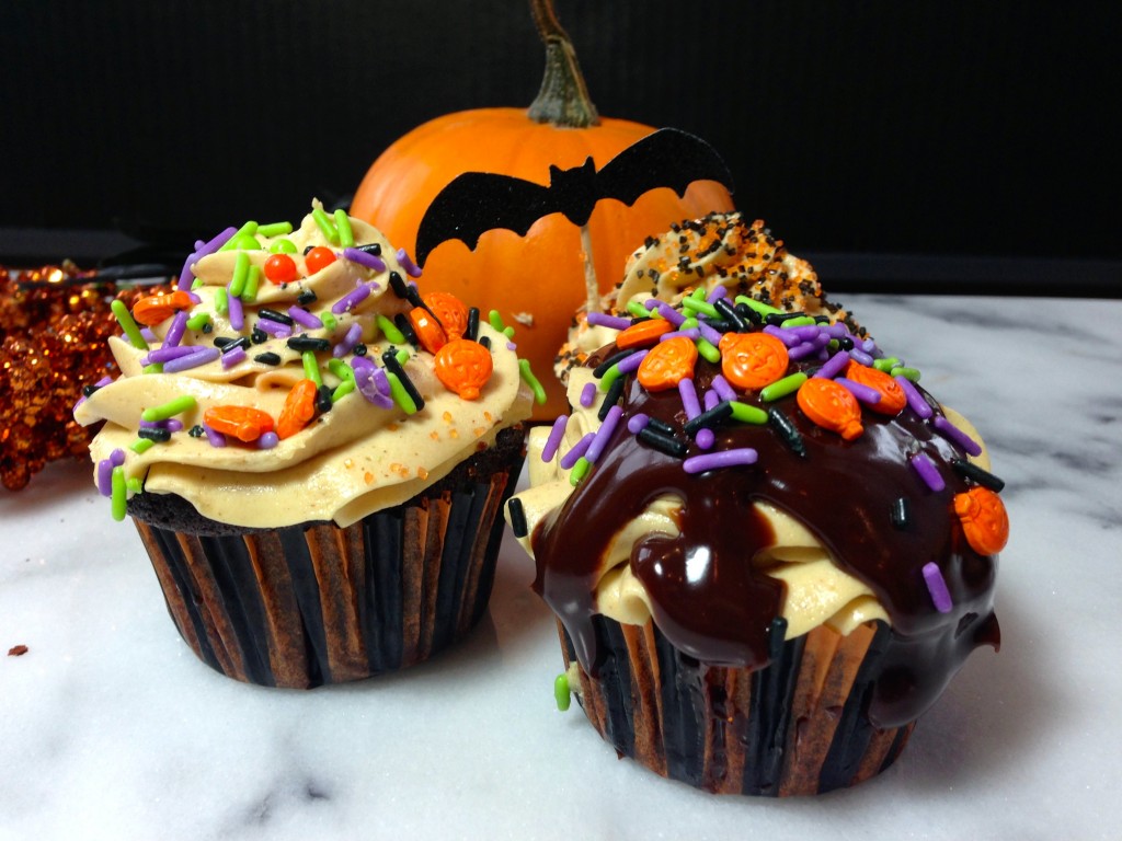 Peanut Butter & Chocolate Halloween Cupcakes #Cupcakes #Halloween #PeanutButter #Chocolate