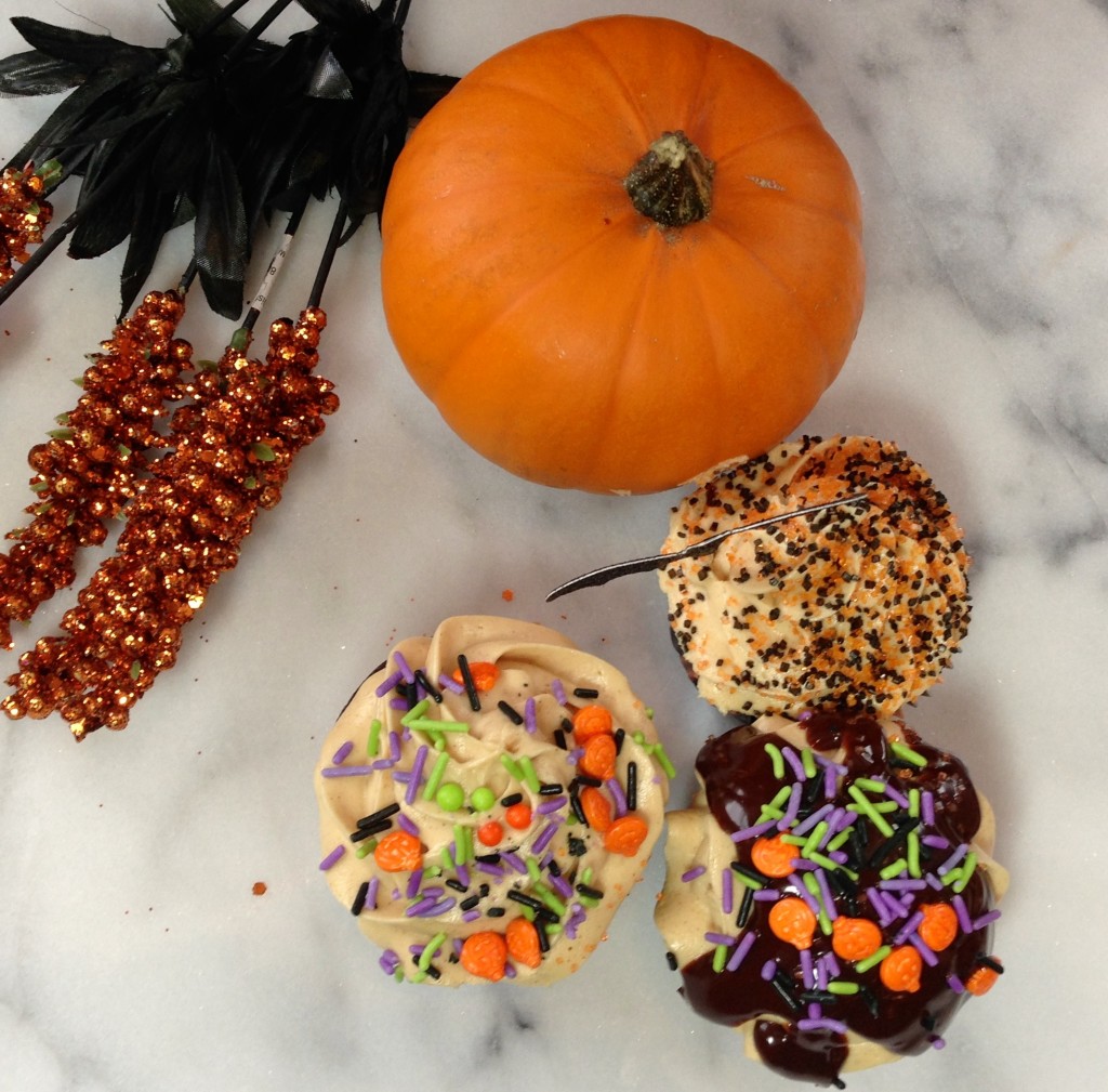 Peanut Butter & Chocolate Halloween Cupcakes #Cupcakes #Halloween #PeanutButter #Chocolate