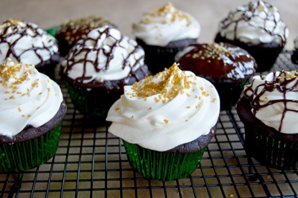 Guinness, Bailey's, and Jameson Irish Cupcakes | www.thehungrytravelerblog.com