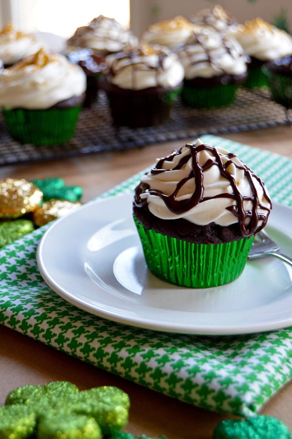 Guinness, Bailey's, and Jameson Irish Cupcakes | www.thehungrytravelerblog.com