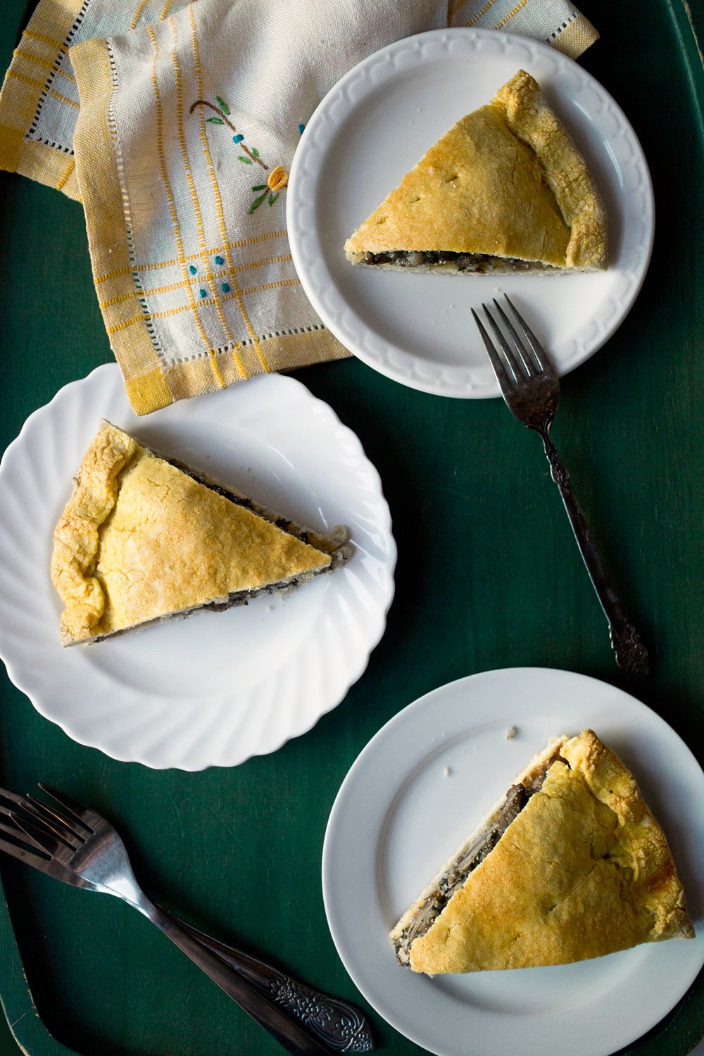 Sicilian Easter Lamb Pie: 11 Easter Recipes from Around the World | www.thehungrytravelerblog.com