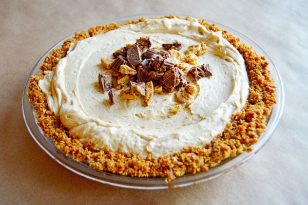 Peanut Butter Pretzel Pie | www.thehungrytravelerblog.com