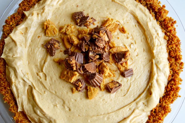 Peanut Butter Pretzel Pie | www.thehungrytravelerblog.com