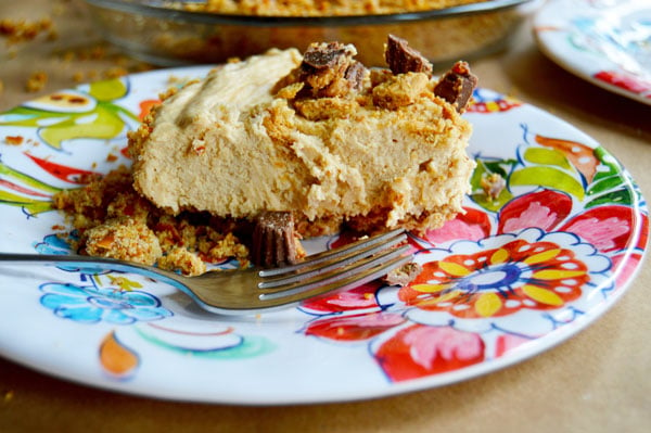 Peanut Butter Pretzel Pie | www.thehungrytravelerblog.com