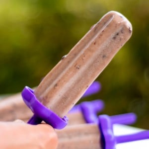 Coconut Milk Popsicle with Azuki Beans (비비빅 만들기) from Hungry Gopher