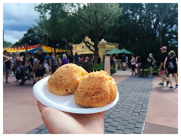 The Epcot Food and Wine Festival lets you taste your way around the world! Here are my picks for the food and drinks you must try and a few dishes that you can skip. 