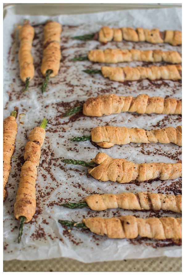 Asparagus Bundles -- Asparagus stalks wrapped in prosciutto, filled with garlic-herb cheese, rolled in crescent dough, topped with Parmesan and baked. A great appetizer, small bite or side dish!