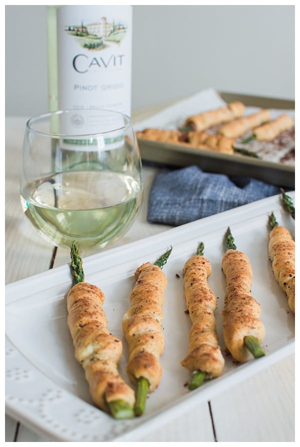 Asparagus Bundles -- Asparagus stalks wrapped in prosciutto, filled with garlic-herb cheese, rolled in crescent dough, topped with Parmesan and baked. A great appetizer, small bite or side dish!